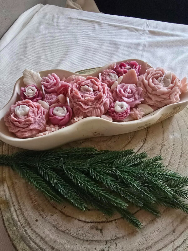Grote schaal met rozen